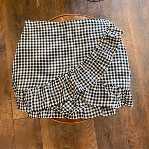 gingham black and white SKORT!